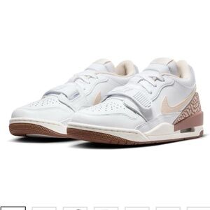 Nike Women's Sneakers White and Tan